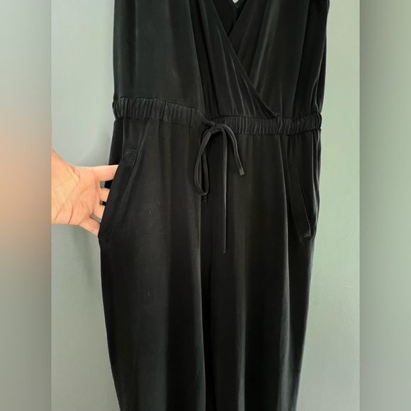 Forever 21 Black Jersey Jumsuit Low V Size S.
Lightweight, soft & comfortable - Picture 2 of 10